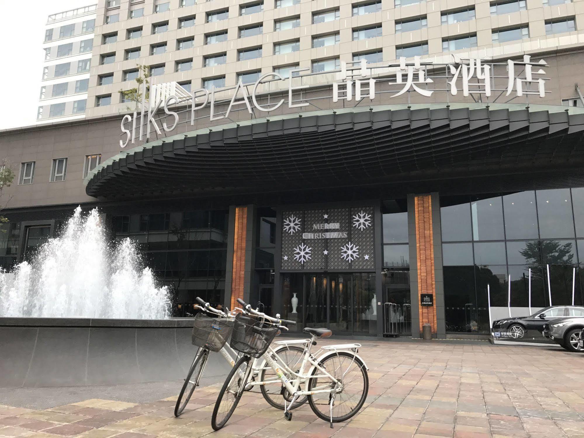 台南晶英酒店 外观 照片 The entrance of the library