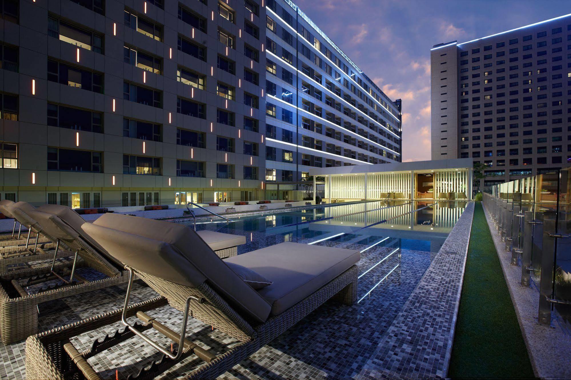 台南晶英酒店 外观 照片 The swimming pool at the hotel