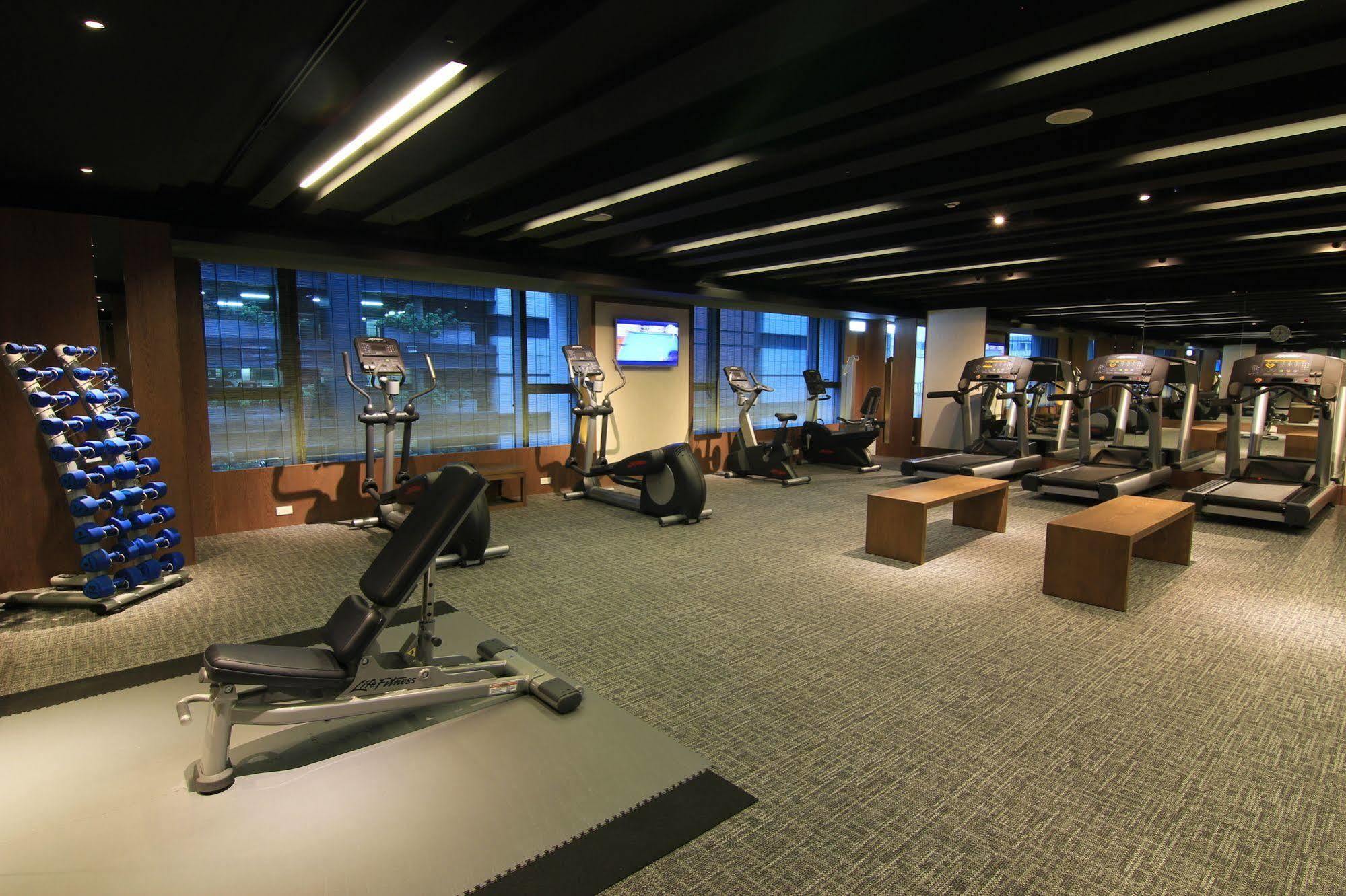 台南晶英酒店 外观 照片 The gym at the hotel